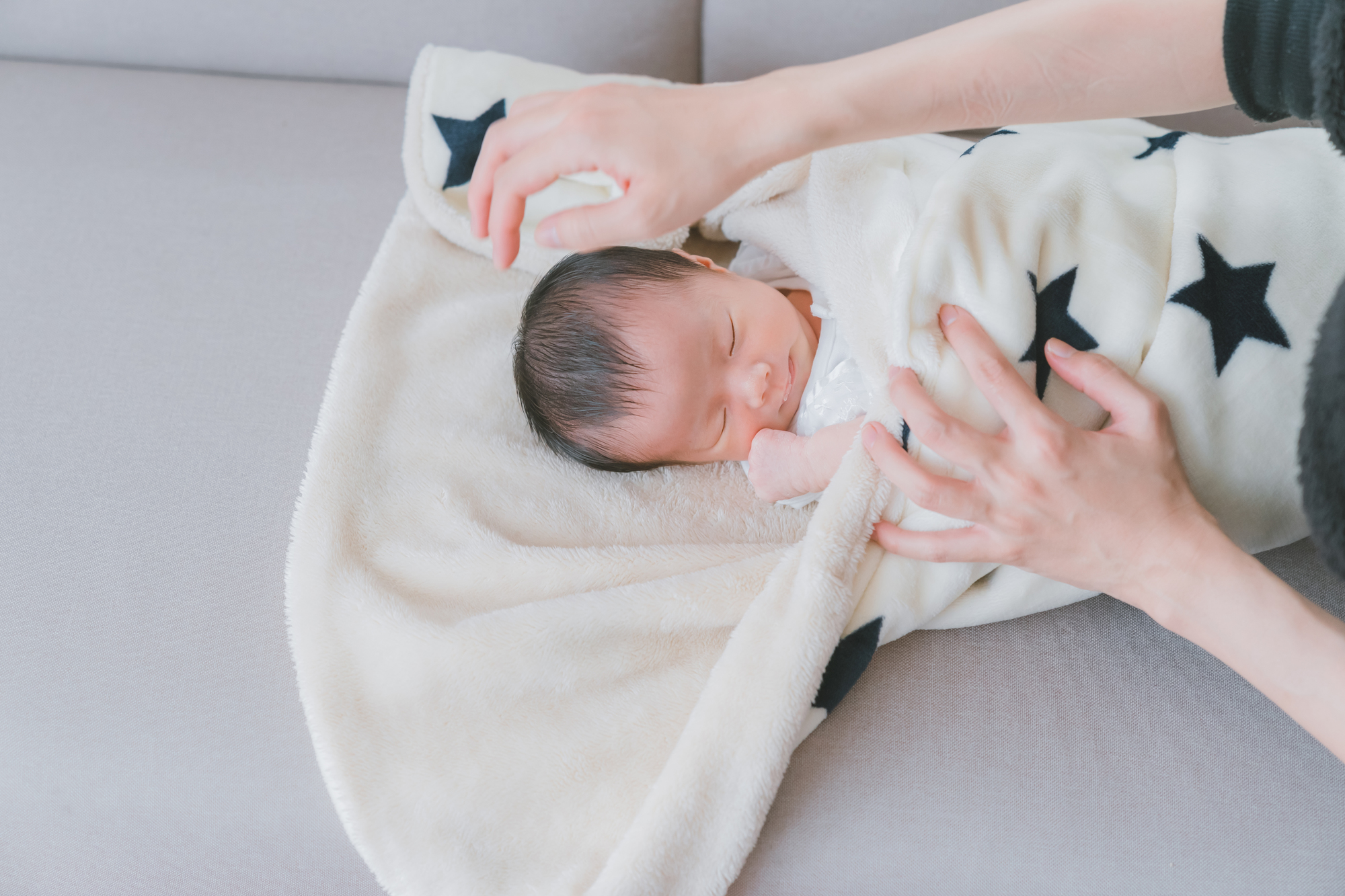 赤ちゃんのおくるみの選び方と巻き方 赤ちゃん成長ナビ 小児科専門医師 監修