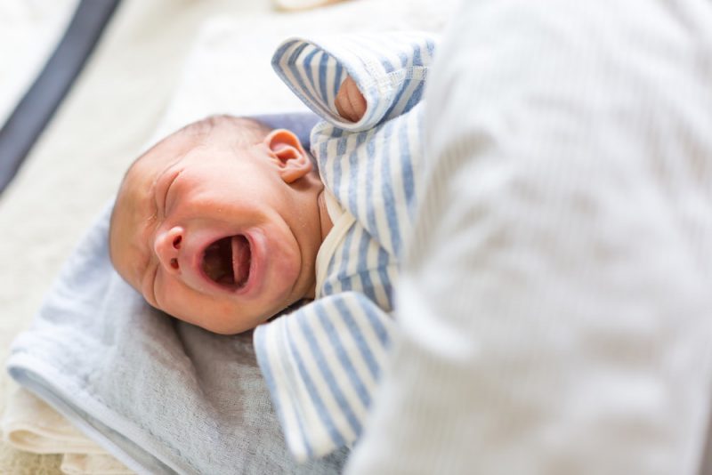 新生児の夜泣きの原因と対策