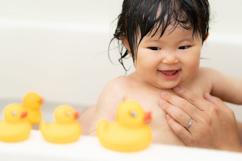 赤ちゃんと楽しむお風呂遊び8選