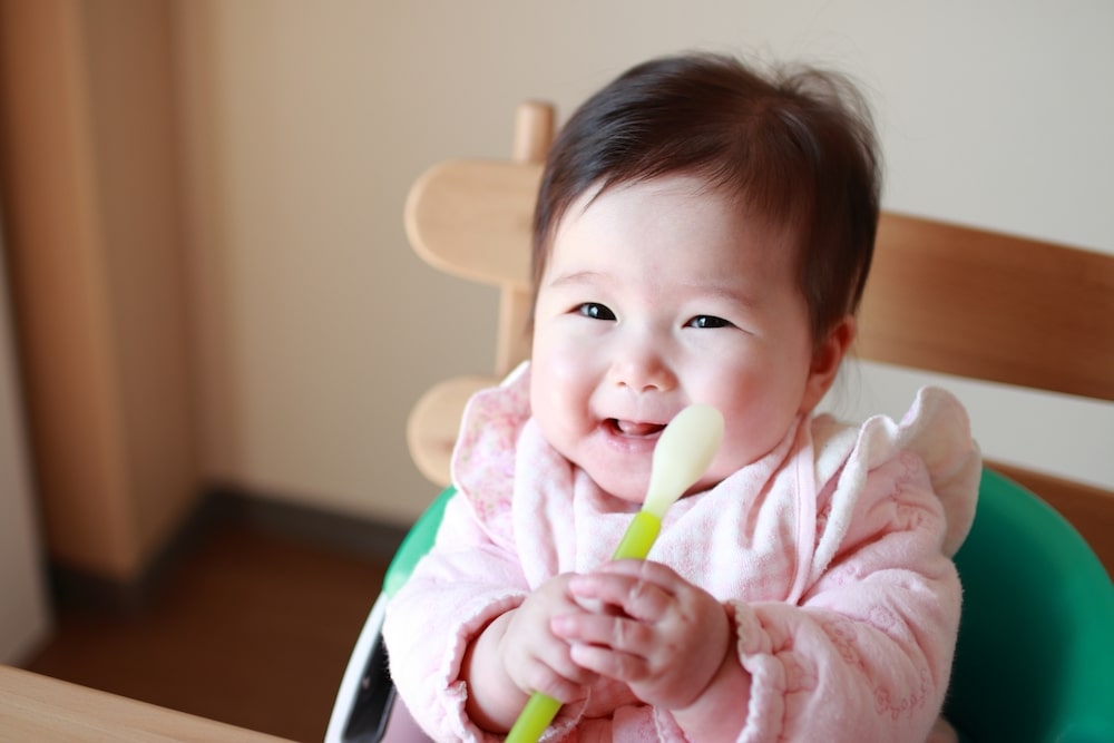 赤ちゃんの離乳食スプーンの時期と種類 赤ちゃん成長ナビ 小児科専門医師 監修