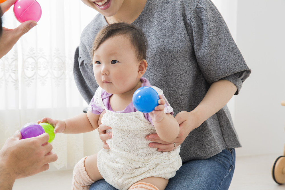 赤ちゃんにボール遊びがおすすめな理由 赤ちゃん成長ナビ 小児科専門医師 監修