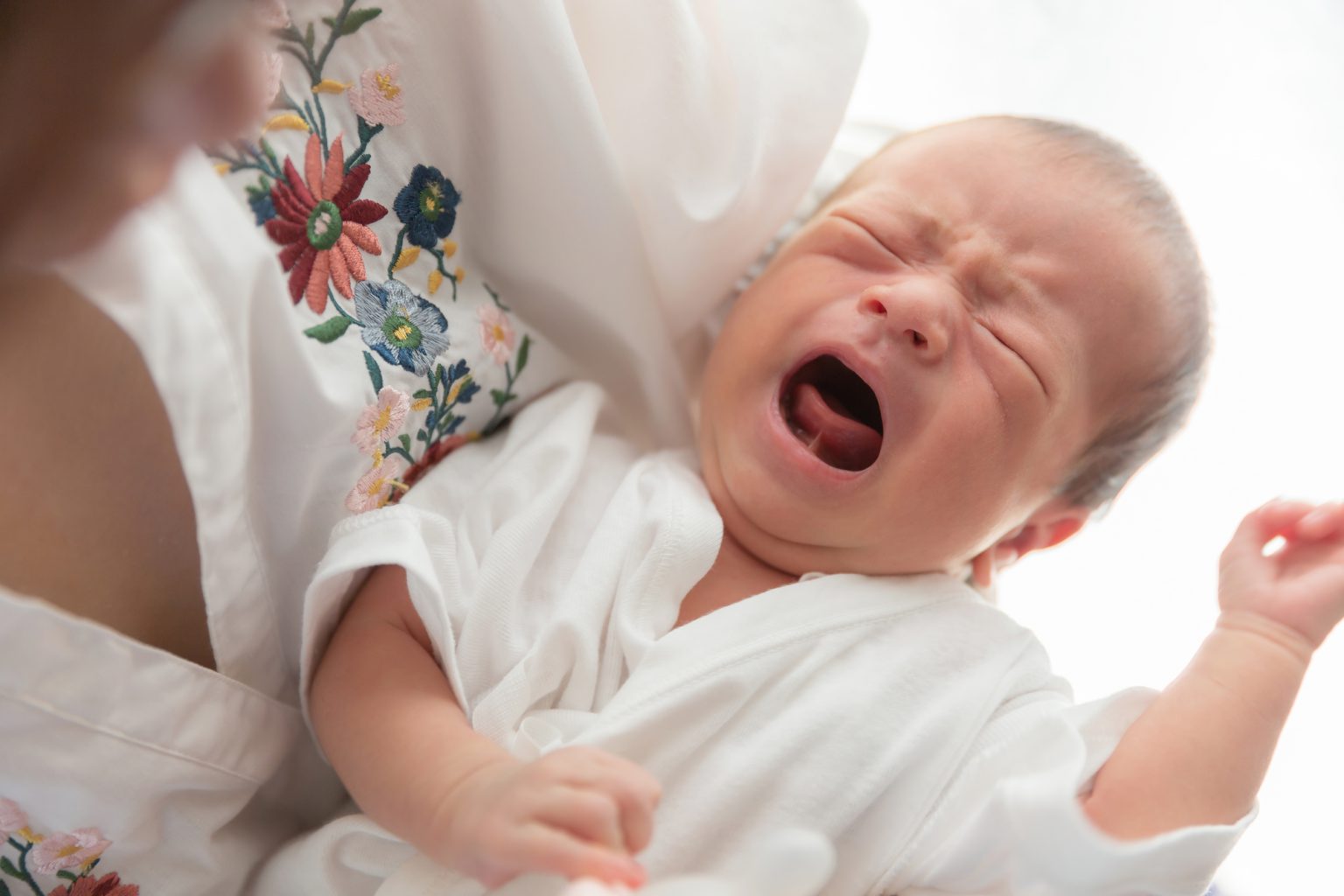 赤ちゃんが寝起きに泣く理由と対処法 赤ちゃん成長ナビ（小児科専門医師 監修）