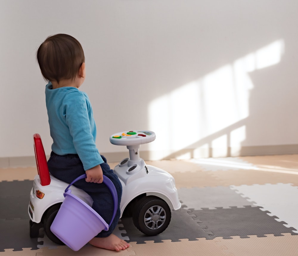 赤ちゃんが乗れるおもちゃの車の選び方 赤ちゃん成長ナビ 小児科専門医師 監修