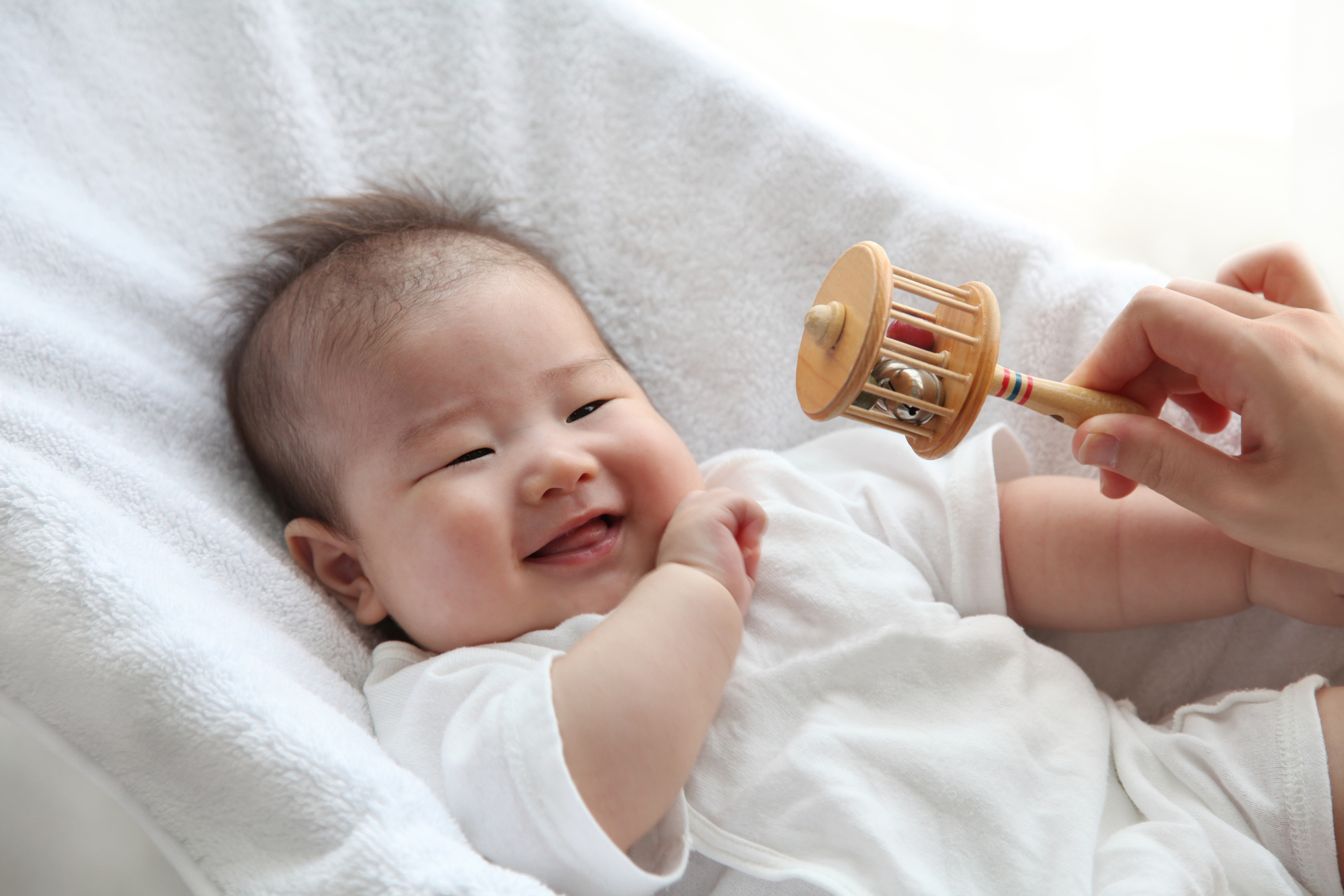 生後2ヶ月の赤ちゃんへのおもちゃ選び 赤ちゃん成長ナビ 小児科専門医師 監修